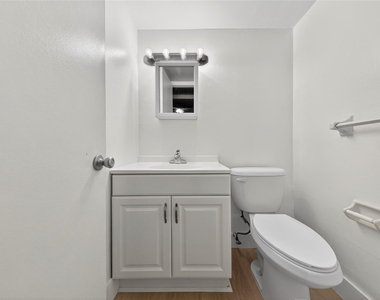 2201 Ne 36th Street - Photo Thumbnail 13