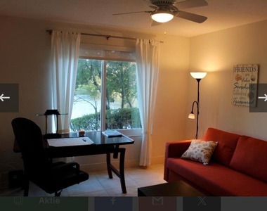 808 Villa Circle - Photo Thumbnail 4