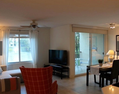 808 Villa Circle - Photo Thumbnail 2