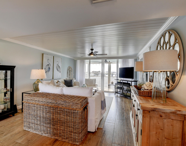 1 Harbourside Drive - Photo Thumbnail 9
