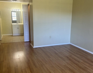 4304 Nw 9th - Photo Thumbnail 16