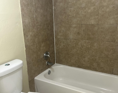 4304 Nw 9th - Photo Thumbnail 20