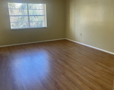 4304 Nw 9th - Photo Thumbnail 2