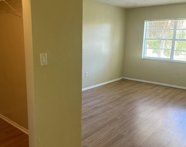 4304 Nw 9th - Photo Thumbnail 14