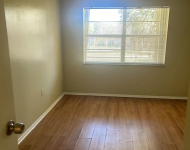 4304 Nw 9th - Photo Thumbnail 8