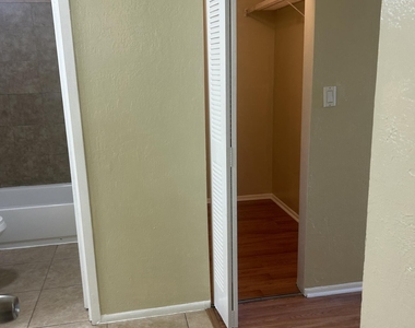 4304 Nw 9th - Photo Thumbnail 13