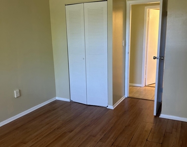 4304 Nw 9th - Photo Thumbnail 9