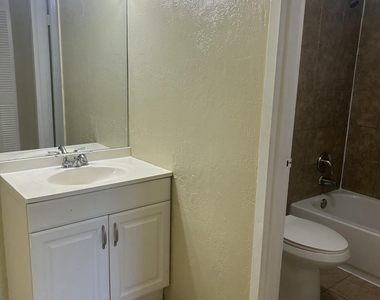 4304 Nw 9th - Photo Thumbnail 19