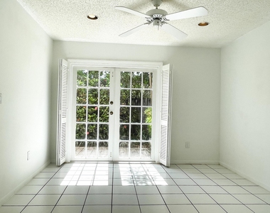 5851 Bristol Lane - Photo Thumbnail 10