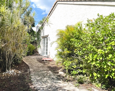 5851 Bristol Lane - Photo Thumbnail 4