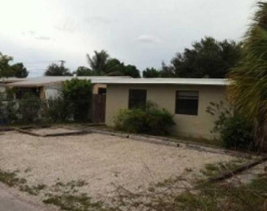 1621 Nw 7th Terrace - Photo Thumbnail 1