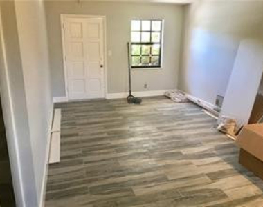 905 Ne 28th Street - Photo Thumbnail 5