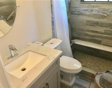 905 Ne 28th Street - Photo Thumbnail 4