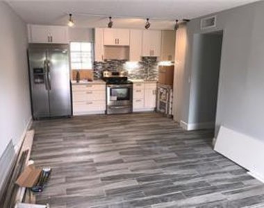 905 Ne 28th Street - Photo Thumbnail 2