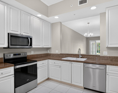 37 E Harbour Isle Dr Drive E - Photo Thumbnail 8