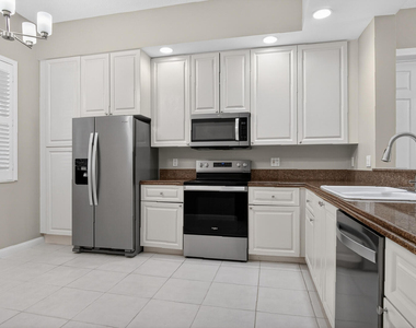 37 E Harbour Isle Dr Drive E - Photo Thumbnail 6