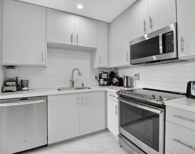 7563 Glendevon Lane - Photo Thumbnail 6