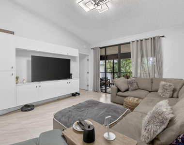 7563 Glendevon Lane - Photo Thumbnail 13