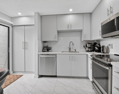 7563 Glendevon Lane - Photo Thumbnail 7
