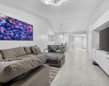 7563 Glendevon Lane - Photo Thumbnail 15