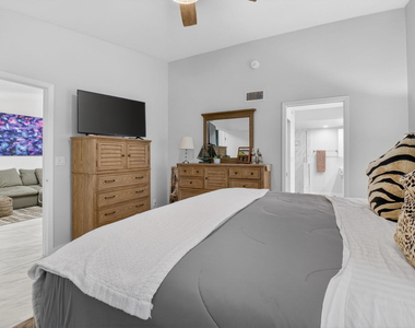 7563 Glendevon Lane - Photo Thumbnail 17