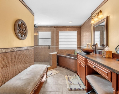 1888 Sw 53rd Avenue - Photo Thumbnail 24