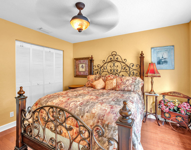 1888 Sw 53rd Avenue - Photo Thumbnail 16