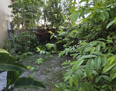 1888 Sw 53rd Avenue - Photo Thumbnail 4