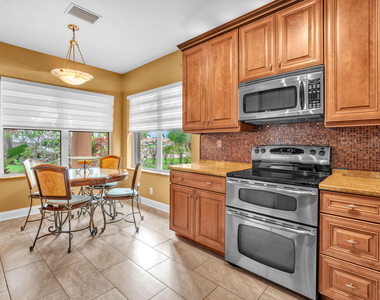 1888 Sw 53rd Avenue - Photo Thumbnail 15