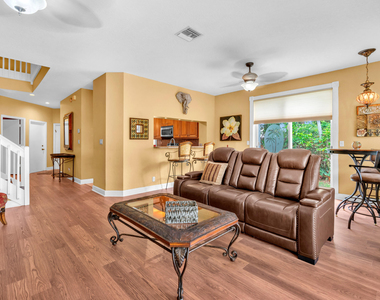1888 Sw 53rd Avenue - Photo Thumbnail 5