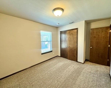 433 Argos Road - Photo Thumbnail 5