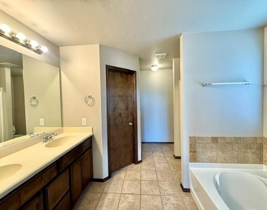 433 Argos Road - Photo Thumbnail 22