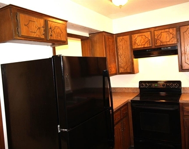 1901 Lindsey Street - Photo Thumbnail 4