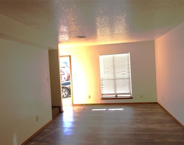 1901 Lindsey Street - Photo Thumbnail 2