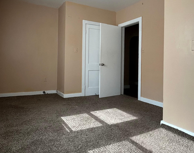 308 S 8th Street - Photo Thumbnail 7