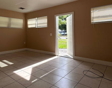 308 S 8th Street - Photo Thumbnail 2