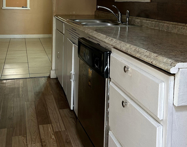 308 S 8th Street - Photo Thumbnail 4