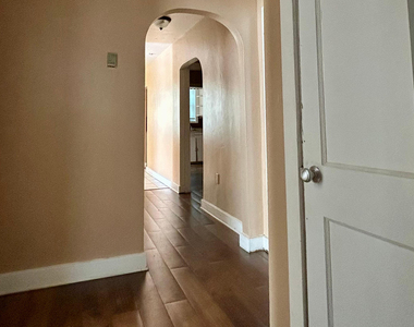 308 S 8th Street - Photo Thumbnail 5