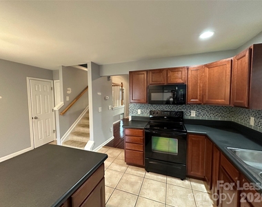 11142 Derryrush Drive - Photo Thumbnail 5