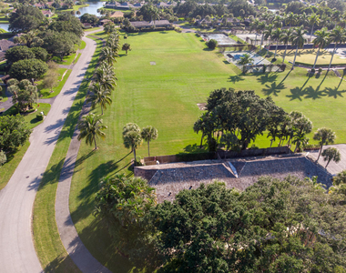 11792 Wimbledon Circle - Photo Thumbnail 32