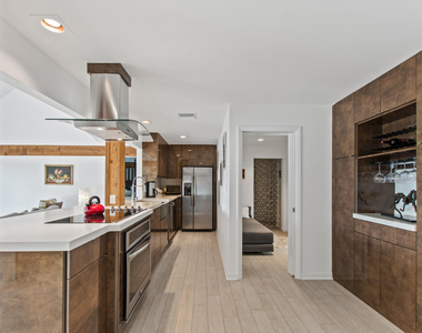 11792 Wimbledon Circle - Photo Thumbnail 5