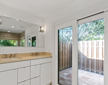 11792 Wimbledon Circle - Photo Thumbnail 12