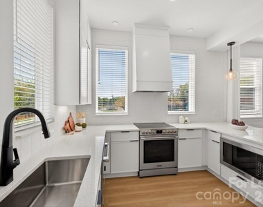 11902 Elm Lane - Photo Thumbnail 8