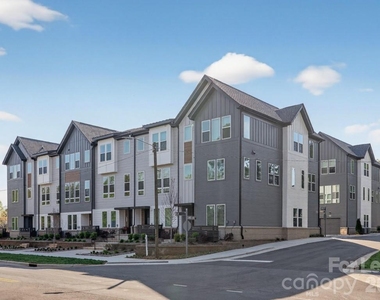 11902 Elm Lane - Photo Thumbnail 1