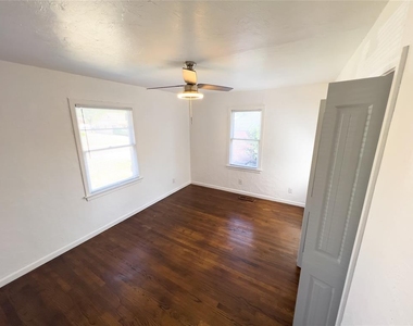 2022 Nw 33rd Street - Photo Thumbnail 4