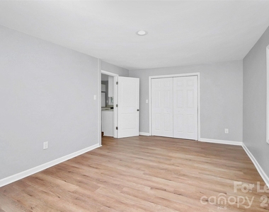 315 S Ransom Street - Photo Thumbnail 4