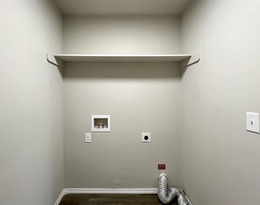 4301 Driftwood Drive - Photo Thumbnail 20
