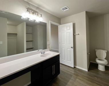 4301 Driftwood Drive - Photo Thumbnail 10