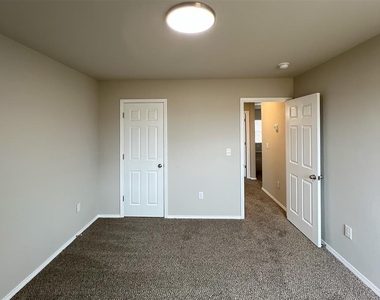 4301 Driftwood Drive - Photo Thumbnail 19