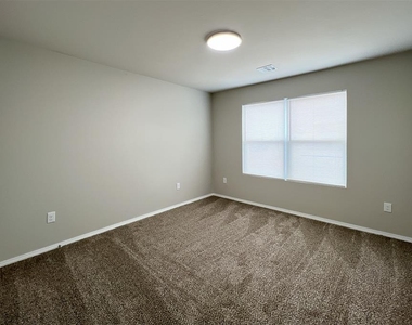 4301 Driftwood Drive - Photo Thumbnail 13